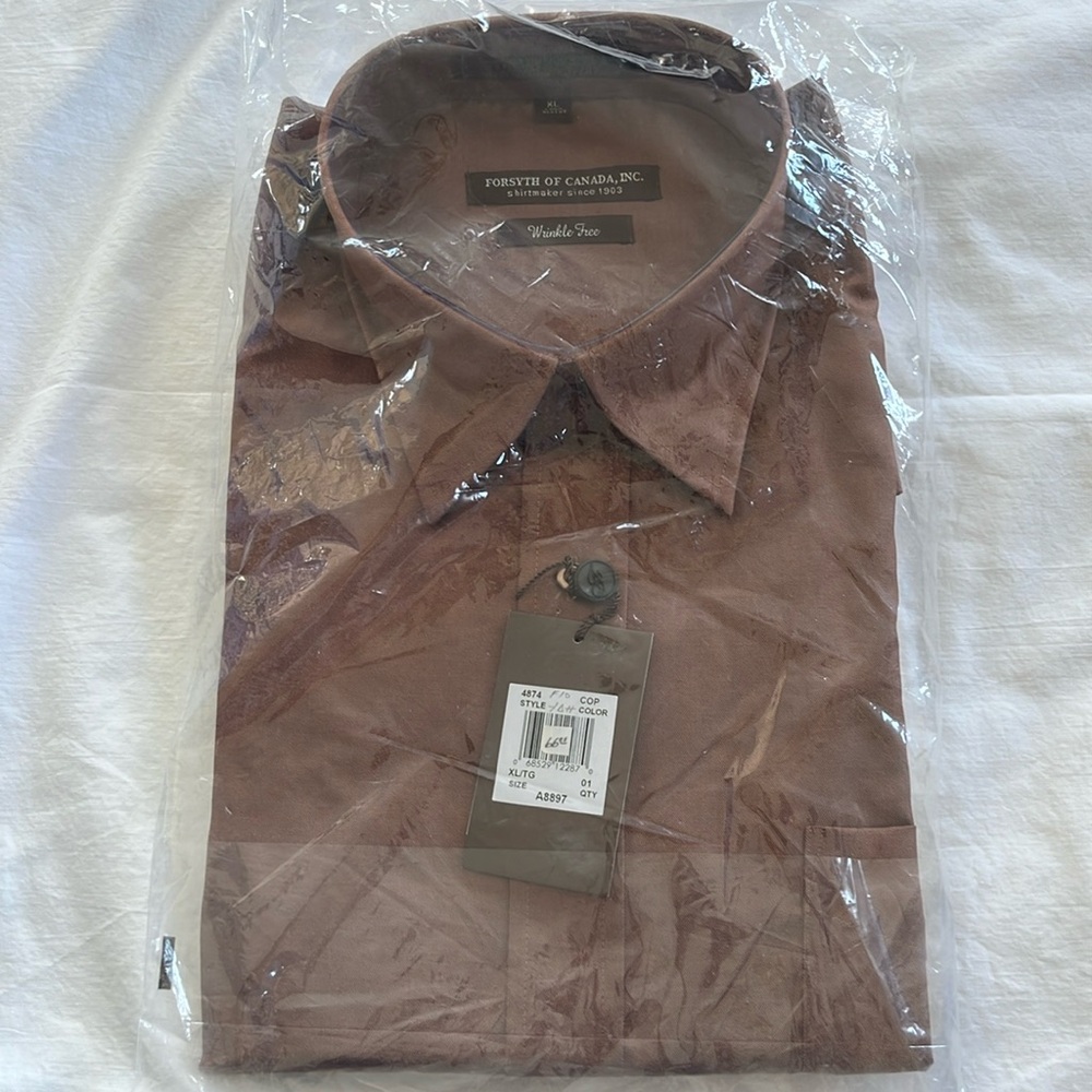 NWT Men’s Forsyth of Canada, Inc LS brown wrinkle free dress shirt. 
Size XL